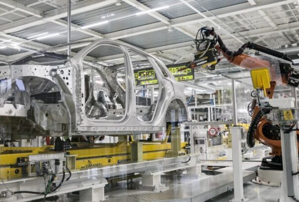 Háromezer alkalmazottjától válik meg idén a pozsonyi VW-üzem