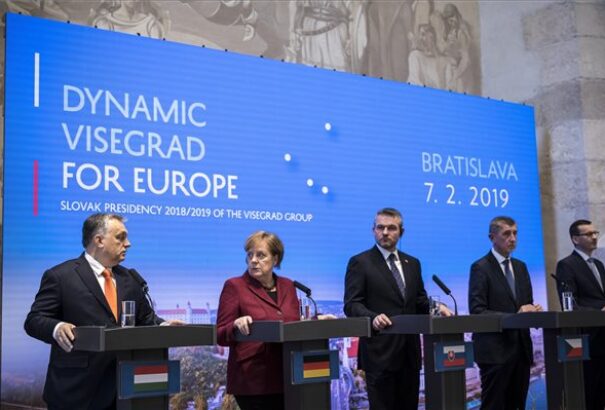 V4-Németország csúcstalálkozó: Közös program indul a migráció megfékezésére Észak-Afrikában