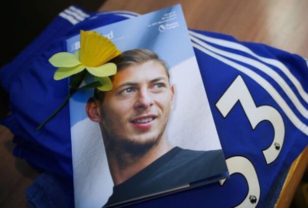 Kiemeltek egy holttestet annak a repülőgépnek a roncsaiból, amelyen Sala utazott