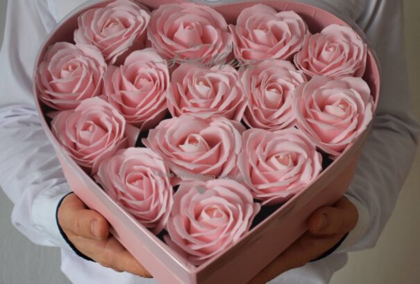 Felmérés: A férfiak jobban vágynak a Valentin-napi ajándékra, mint a nők