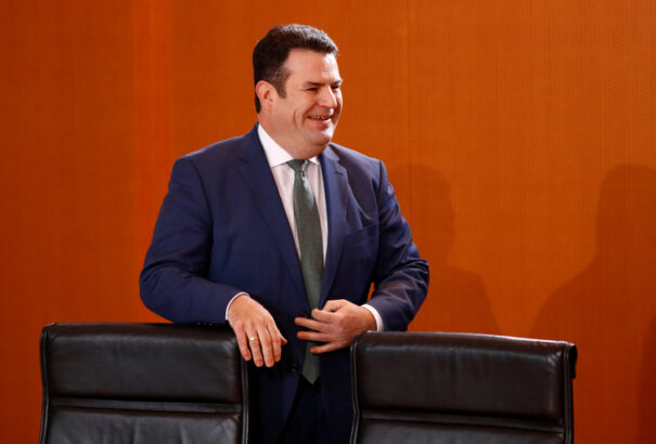 A német szociáldemokraták 900 eurós minimálnyugdíjat vezetnének be