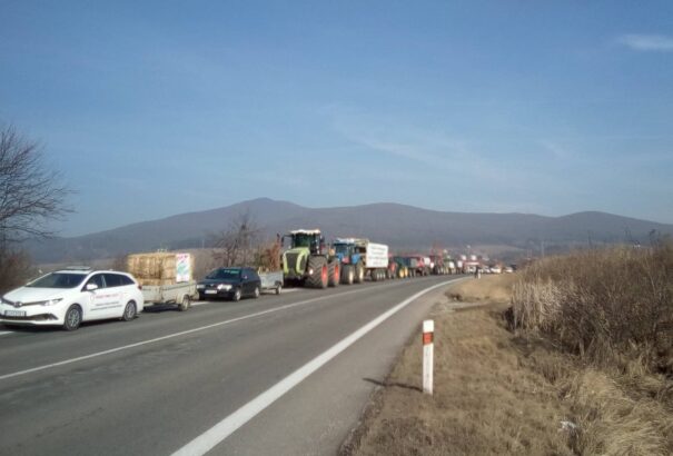 Úton a gazdák: Íme a karaván útja Pozsonyba (Képek, videók)