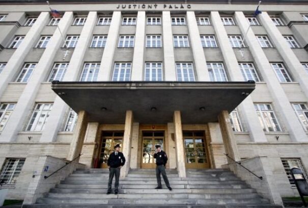 Kiürítették a Legfelsőbb Bíróság, az Igazságügyi Minisztérium és az Igazságügyi palota épületét is