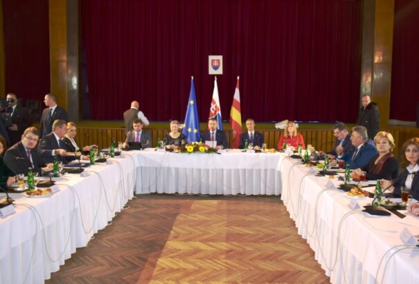 Kormányülés a magyaroknál – Feled község történelmet ír