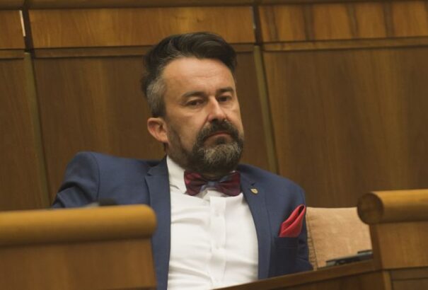 A Zsuzsovával írogató René Vanek továbbra is a Főügyészségnél marad közügyészként