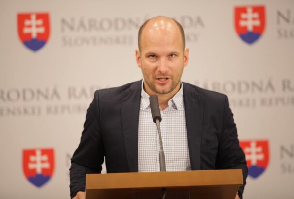 Grendel Gábor lemond a NOVA mozgalom elnöki posztjáról