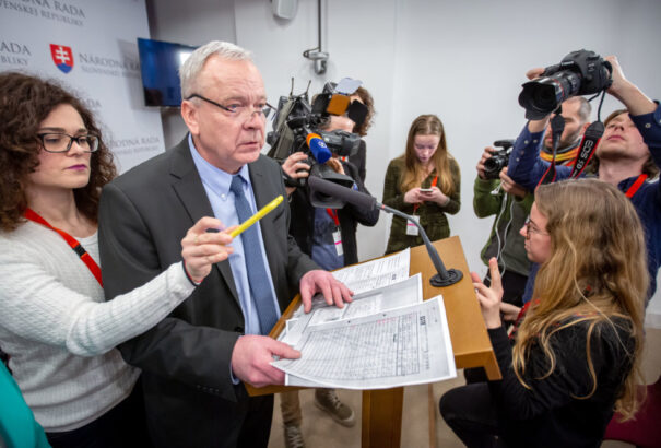 Kresák alkotmánybíró-jelölt és az ŠtB – Bugár: Én hiszek neki