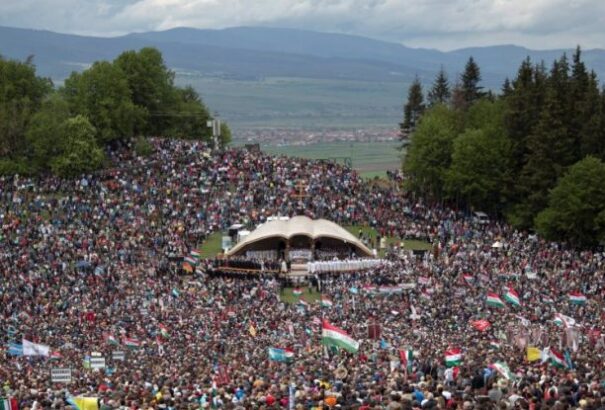 Az Adevarul román napilap a pápa csíksomlyói látogatásáról: Orbán Viktor fogadja Ferenc pápát?
