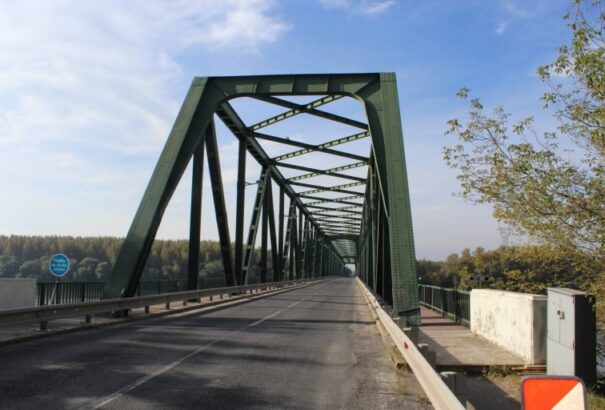 Tarthatatlan a medvei híd állapota, Magyarország négysávos megoldáson gondolkodik. Három verzióval számolnak