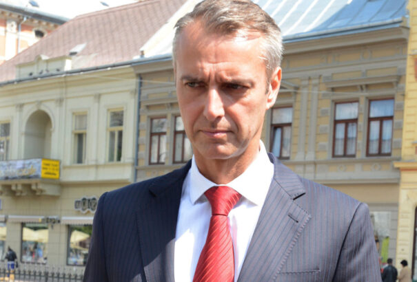 Richard Raši fenyegető e-maileket kapott, a rendőrség őrzi a házát