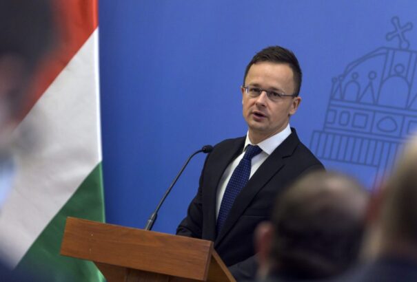 Szijjártó: Az SK Innovation ezer új munkahelyet teremt Komáromban