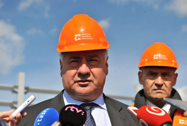 Érsek: Talán bank vagyok, hogy valakinek 100 milliót tudjak kölcsönözni?