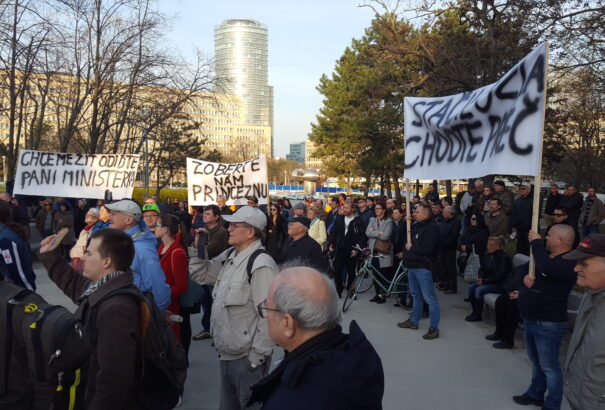 A gazdák, erdészek, tanárok és fuvarozók közösen követelték Matečná távozását (Fotók)