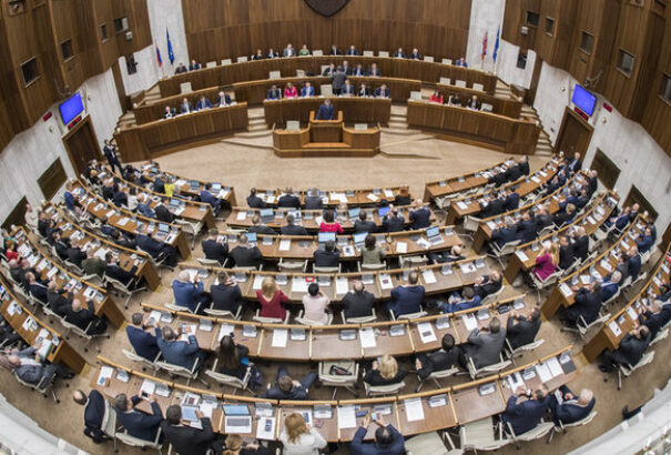 Kezd visszaütni a felvidéki magyar politika tétlensége: alakot ölt a Smer-ĽSNS-SNS-KDH koalíció