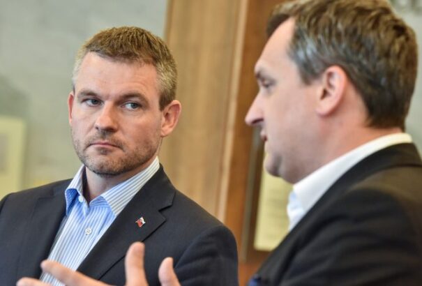 Pellegrini: A koalíciós partnerek álproblémákat kreálnak. SNS: Pellegrini véleménye lényegtelen, Fico a pártelnök