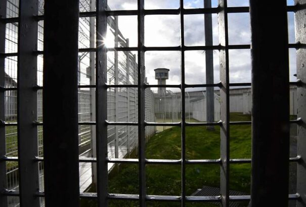 Radikalizálódott rab késelt meg őröket egy francia börtönben