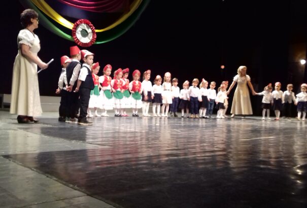 Ifjú- és öregdiákok nagyszabású produkciója március idusának előestéjén – Komáromban