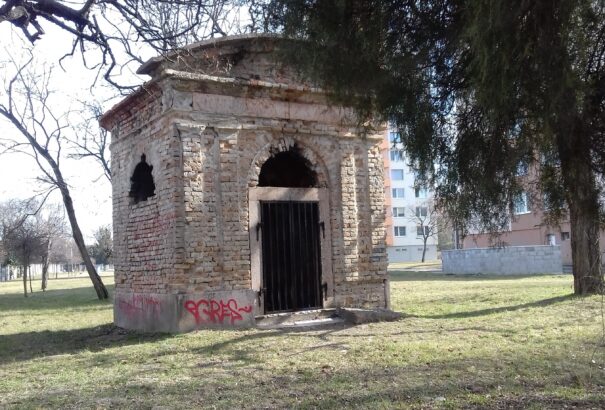 Felújítják a lakótelepi romkápolnát Komáromban