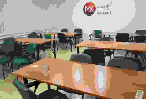 Menyhárt (Világi utasítására?) mentőmellényt dobna Bugárnak