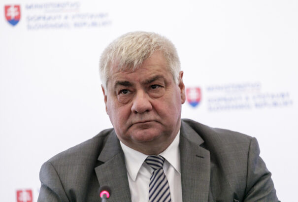 Sulíkék leváltatnák Érseket, aláírásgyűjtésbe kezdtek