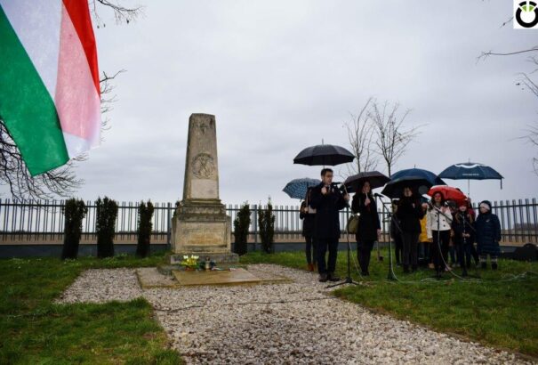 „Ragaszkodjunk a jogfosztottság egyik alappilléreként megjelenő Beneš-dekrétumok eltörléséhez! Legyen ez az origó, az első pont a 12-ből!” – hangzott a márciusi forradalom megünneplésén Somorján