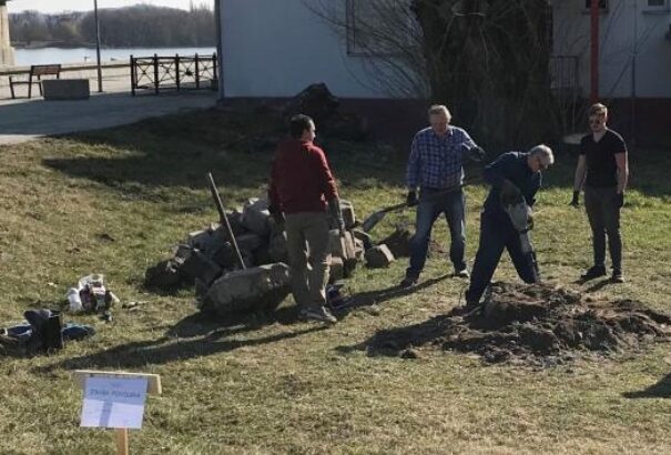 Tiltakoznak a párkányi MKP-sok: Štúr szobra nem a Duna-parti sétányra való