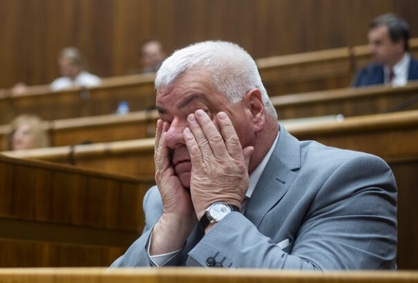 Érsek marad a helyén. Nem sikerült leváltani