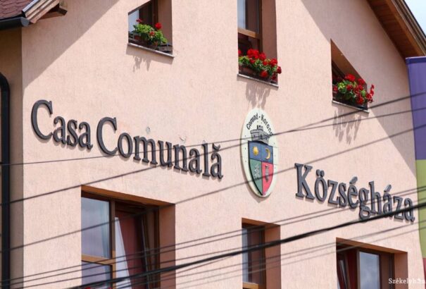 Százezer eurós pénzbírságra ítéltek egy erdélyi polgármestert a magyar felirat miatt