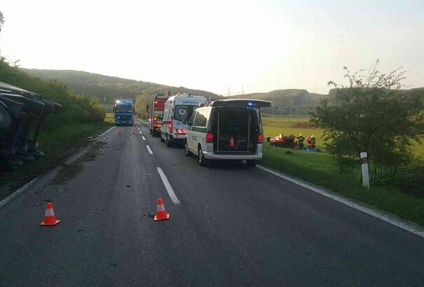 Kamion és személyautó ütközött Jabláncnál