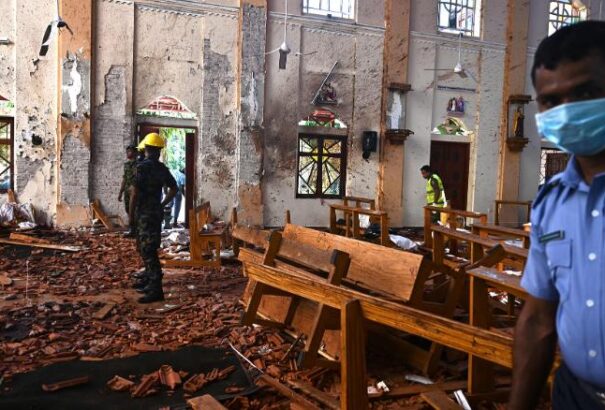 Videó: Saját társai filmezték le az egyik Srí Lanka-i merénylőt