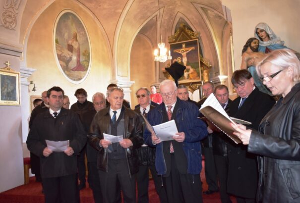 Nagypénteki passióéneklés Medvesalján