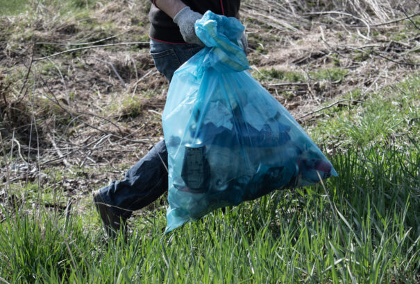 Több mint 100 önkéntes tisztította az árokpartokat Kulcsod és Medve környékén