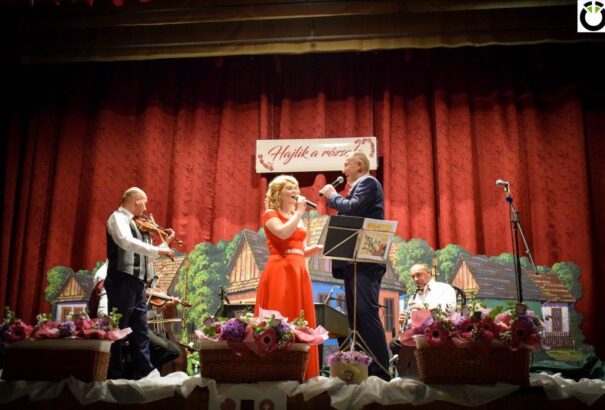 Nótaszó szárnyán a nemeshodosi estében