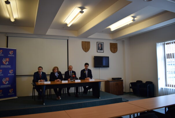 A kormány 33 millió eurót hagyott jóvá Besztercebánya megye útjainak felújítására