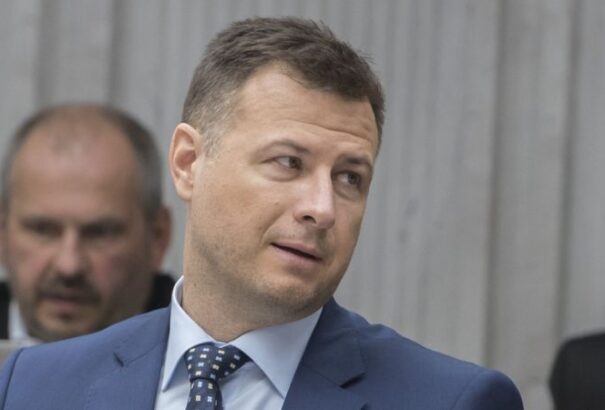 Bíróság elé kerülhet a korábbi most-hidas miniszter