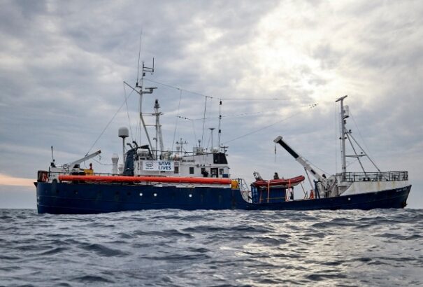 Újabb, migránsokat mentő hajó kikötését utasította el az olasz belügyminiszter