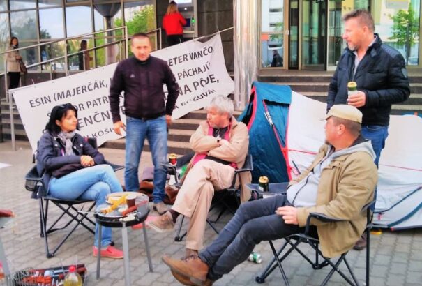 Újra Pozsonyban a gazdavezérek – Ezúttal az állami hivatal előtt sátorozva küzdenek az igazukért