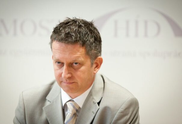 Bastrnák Tibor a Pátria Rádióban magyarázkodott a himnusz éneklését büntető törvényről