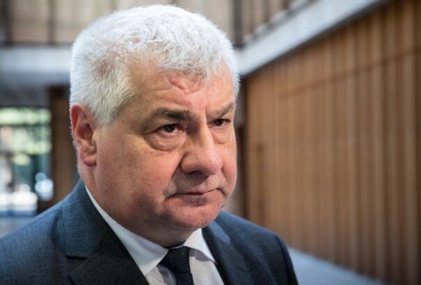 Az ellenzék megpróbálja leváltani Érsek Árpádot