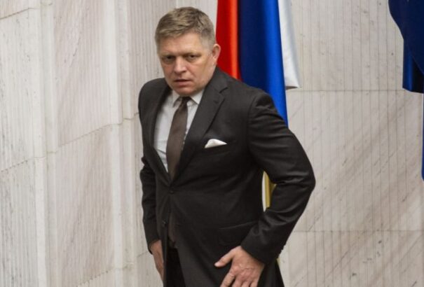 Ficonak még mindig jár a testőrség, Saková szerint indokolt a kivételezés