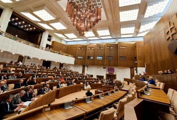 A képviselők további alkotmánybíró-jelölteket választottak meg