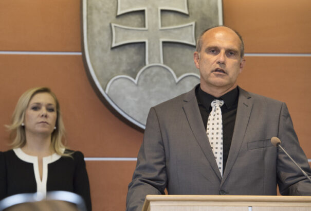 Denisa Saková hivatalosan is kinevezte Milan Lučanskýt országos rendőrfőkapitánynak