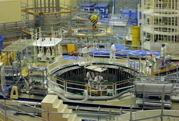 A mohi pénznyelő margójára: Letartóztatott ügyvezetők, túlárazások, több éves késések