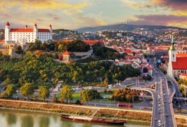 Osztrák közgazdász: Változnak a dolgok, Pozsonyba fognak járni dolgozni az osztrákok