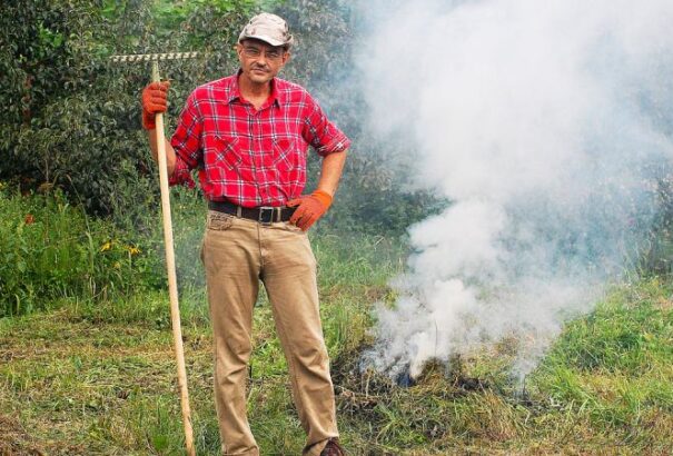 Vigyázzunk! 1500 eurós pénzbírságot fizethetünk, ha elégetjük a száraz füvet és faleveleket