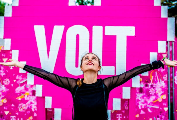 Színházzal, slammel, inspiráló beszélgetésekkel erősít a Telekom VOLT