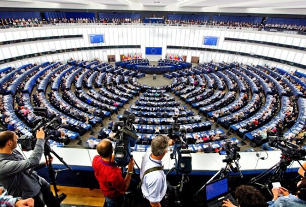 Együtt győztek az EP-választáson, most két külön frakcióba jelentkezett a PS és a SPOLU