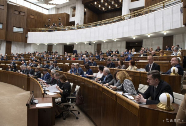 Himnusztörvény: A parlament médiabizottsága az elnöki vétó megtörését javasolja