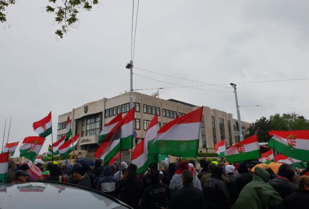 Így érkeznek a magyar tüntetők Pozsonyba – Képek