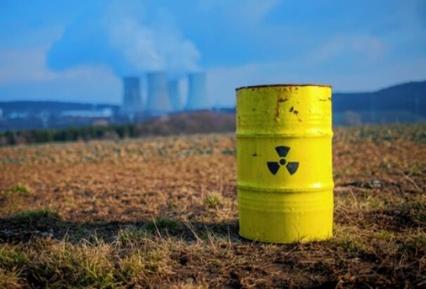 A mohi atomerőmű körüli nemzetközi feszültség háttere: egy anonim forrás és egy pánikot okozó riport